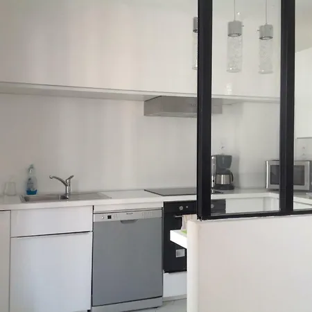 Proche Centre Et Canaux Sete